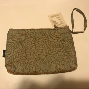 NWT Women’s small, zippered, quilted, cosmetic or jewelry or travel bag.